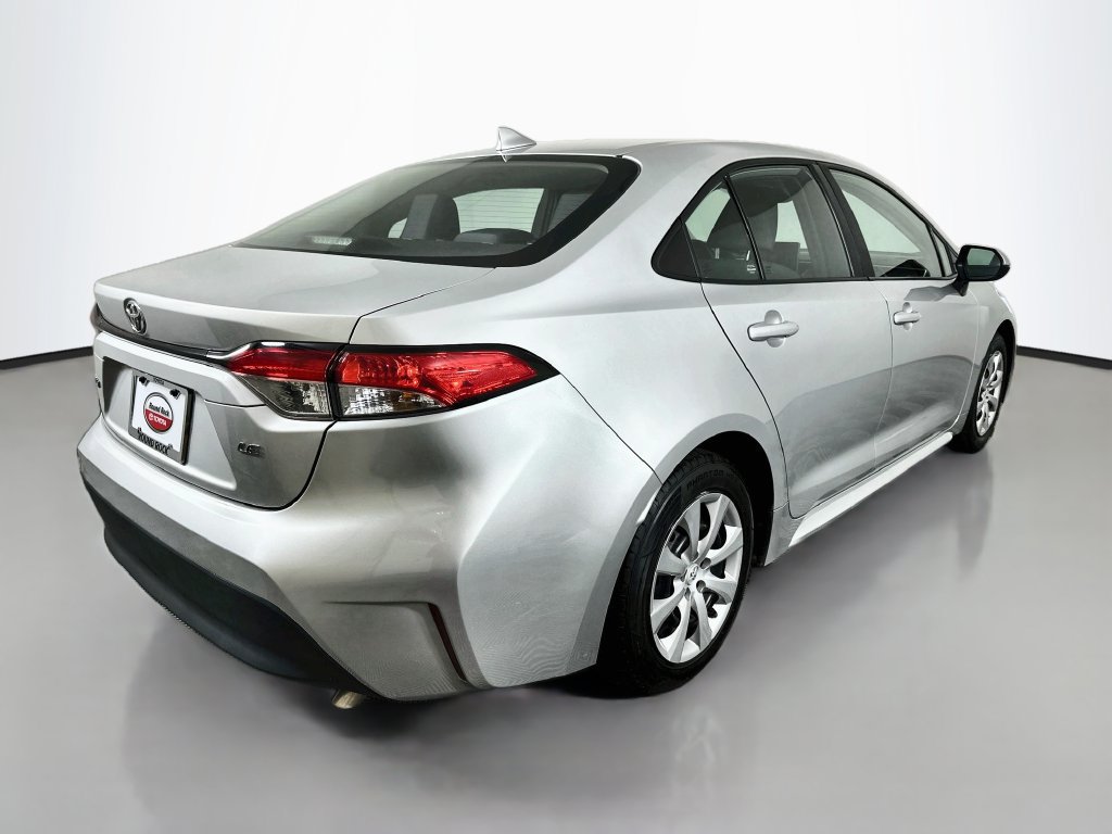 Used 2025 Toyota Corolla LE FWD image 5