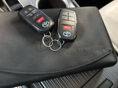 Used 2025 Toyota Sienna XLE FWD image 33