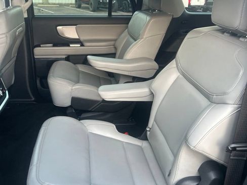 Used 2025 Ford Expedition Max Active RWD image 6