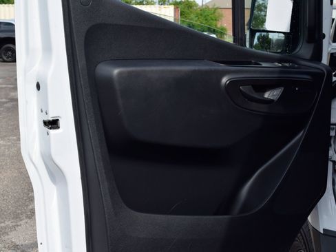 Used 2025 Mercedes-Benz Sprinter 2500 image 17
