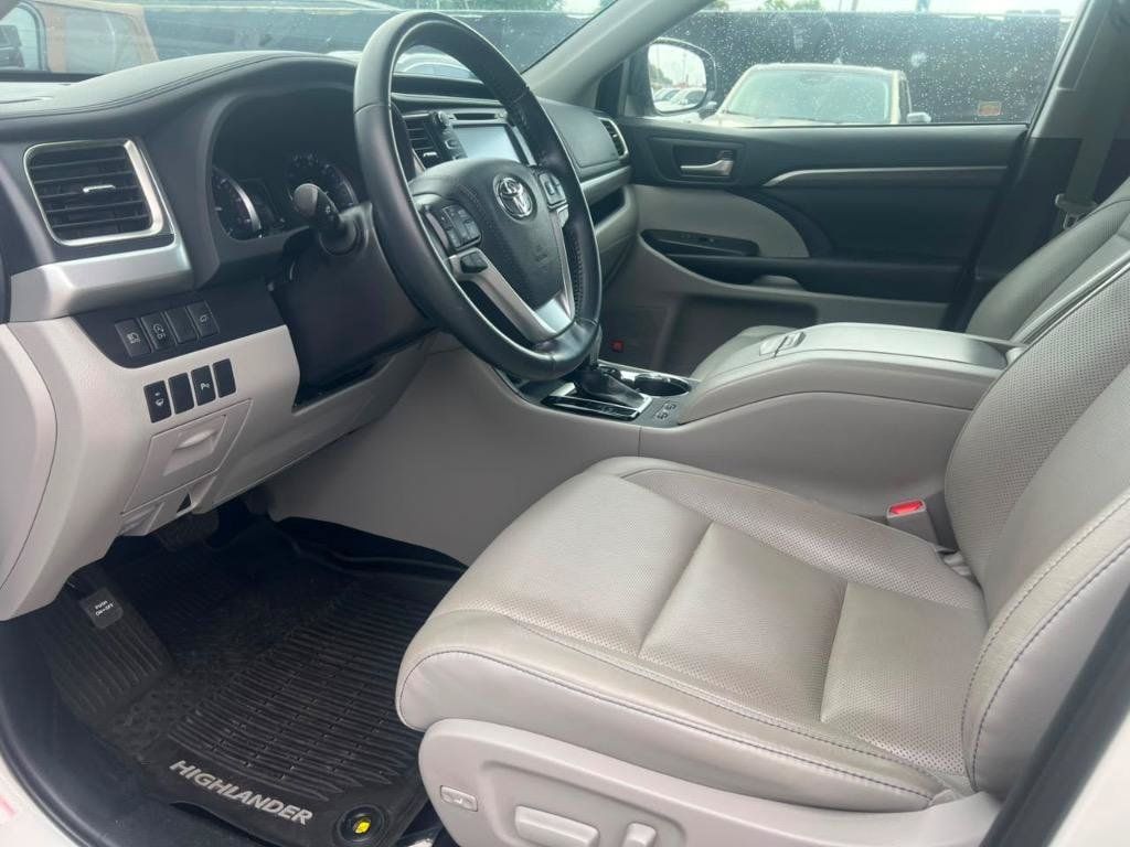 Used 2019 Toyota Highlander Limited AWD/4WD image 10