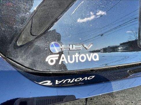 Used 2025 Toyota Camry SE w/ Convenience Package image 32