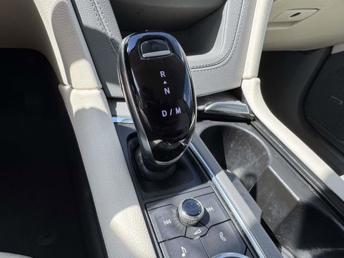 Certified 2022 Cadillac XT5 Premium Luxury image 16