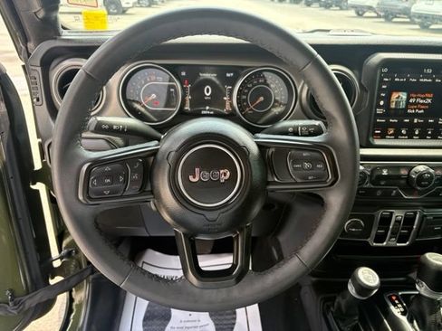 Used 2023 Jeep Gladiator Sport AWD/4WD image 16