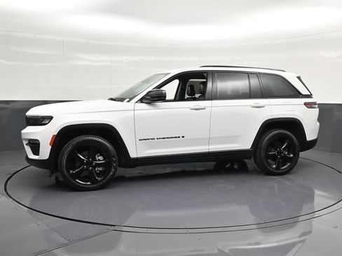 Used 2024 Jeep Grand Cherokee Limited w/ Black Appearance Package AWD/4WD image 7