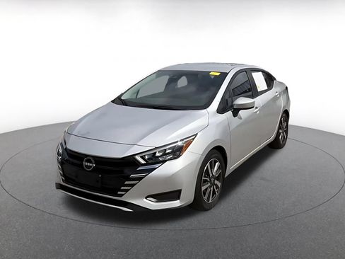 Used 2025 Nissan Versa SV FWD image 7