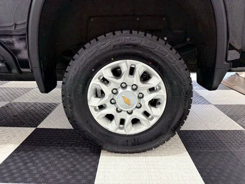 Used 2023 Chevrolet Silverado 3500 LTZ w/ LTZ Convenience Package image 11