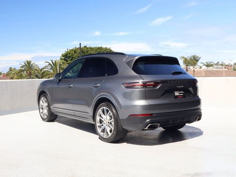 Certified 2023 Porsche Cayenne Platinum Edition AWD/4WD image 3