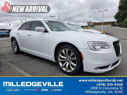 Used 2020 Chrysler 300 Touring L w/ Quick Order Package 2EF RWD image 1
