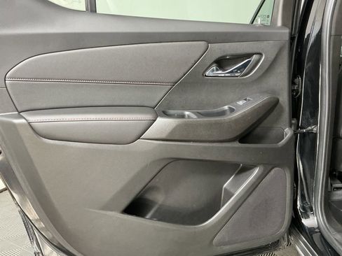 Used 2022 Chevrolet Traverse RS image 24