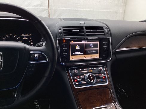 Used 2017 Lincoln Continental Premiere image 33