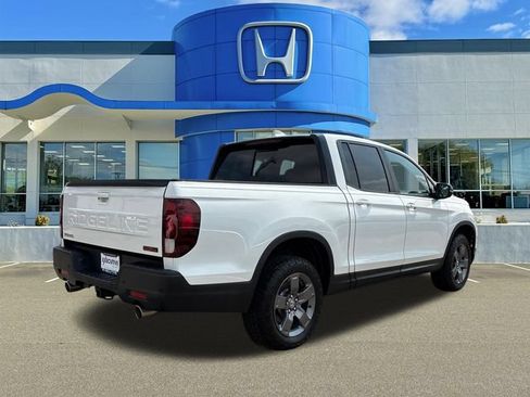 Used 2024 Honda Ridgeline TrailSport image 2