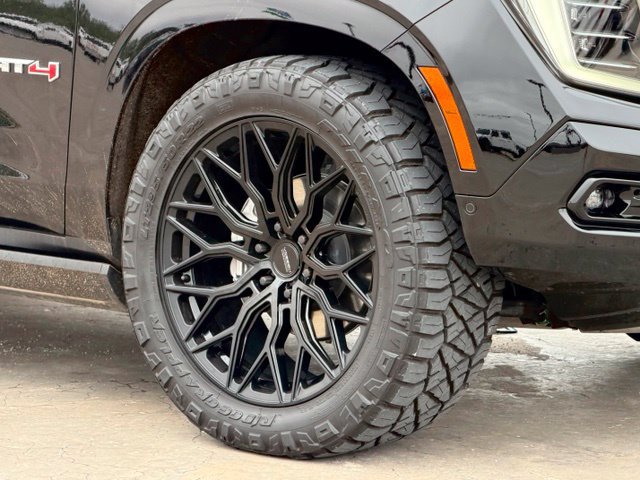 Used 2025 GMC Yukon AT4 Ultimate AWD/4WD image 5