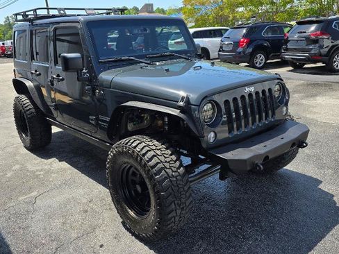 Used 2018 Jeep Wrangler Unlimited Sport S AWD/4WD image 3