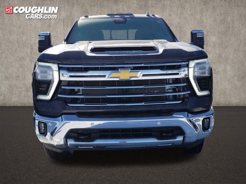 Used 2024 Chevrolet Silverado 3500 LTZ w/ LTZ Plus Package image 9