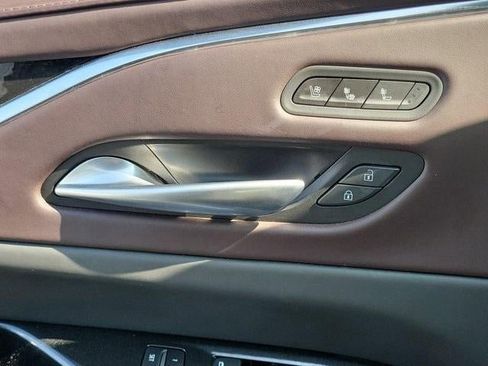 Certified 2023 Cadillac Escalade ESV Sport Platinum image 30