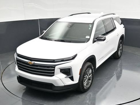Used 2024 Chevrolet Traverse LT AWD/4WD image 47