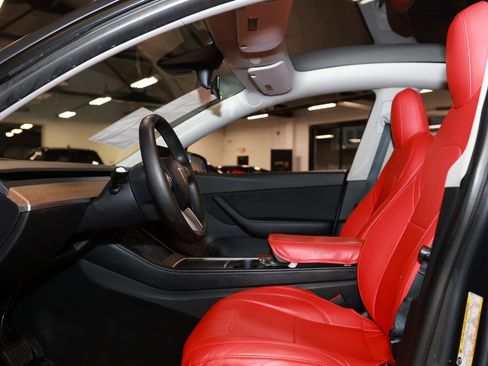 Used 2022 Tesla Model Y Long Range image 10