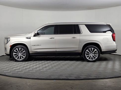 Used 2021 GMC Yukon XL Denali w/ Denali Premium Package RWD image 3