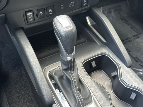 Used 2025 Nissan Frontier SV w/ SV Convenience Package image 26