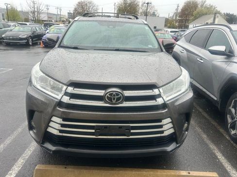 Used 2017 Toyota Highlander XLE AWD/4WD image 1