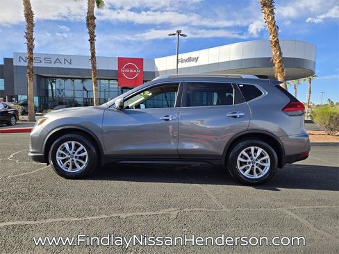 Used 2017 Nissan Rogue SV w/ SV Premium Package image 3