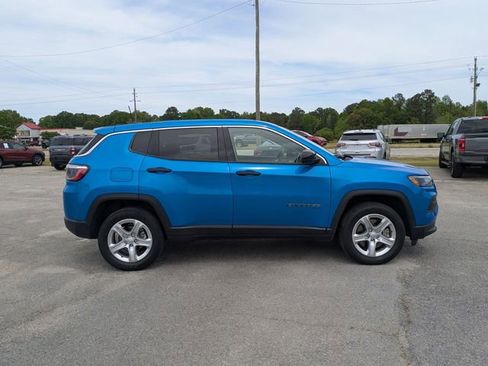 Used 2023 Jeep Compass Sport AWD/4WD image 2