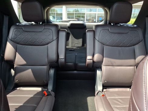 Certified 2025 Ford Explorer Platinum w/ LUX Leather Package AWD/4WD image 18