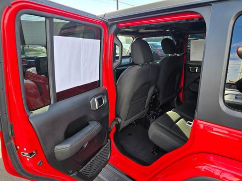 Used 2020 Jeep Wrangler Unlimited Sahara image 15