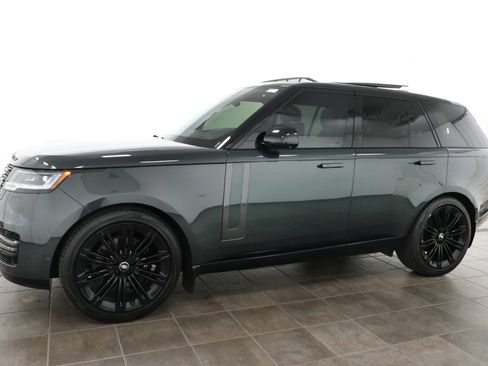 Used 2024 Land Rover Range Rover SE AWD/4WD image 3