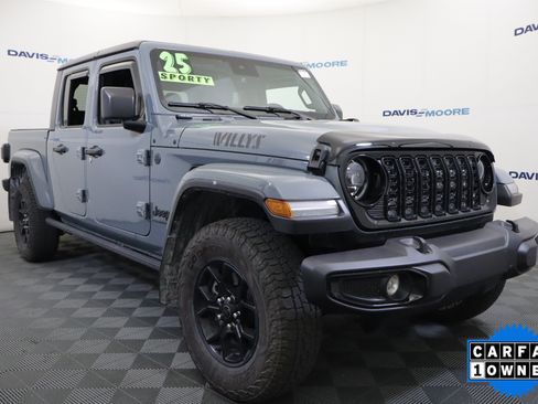 Used 2025 Jeep Gladiator Sport AWD/4WD image 3