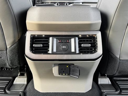 Used 2025 Ford F450 Platinum w/ Platinum Plus Package image 25