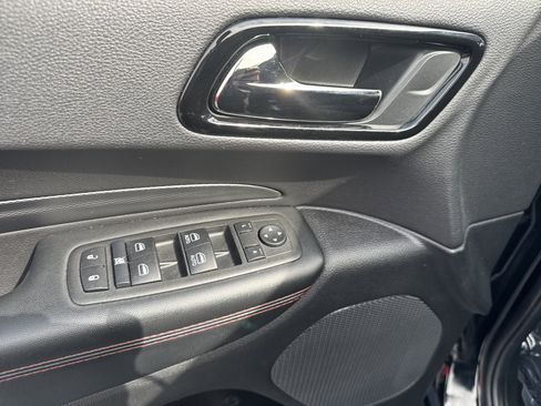 Used 2025 Dodge Durango GT RWD image 11