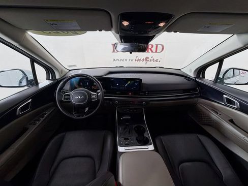 Used 2025 Kia Carnival FWD image 31