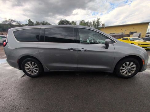Used 2018 Chrysler Pacifica Touring Plus FWD image 8