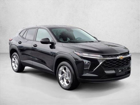 Certified 2024 Chevrolet Trax LS w/ LS Convenience Package FWD image 3
