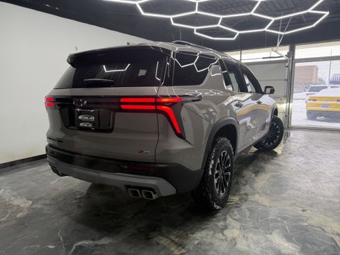 Used 2026 Chevrolet Traverse Z71 image 3