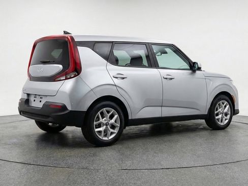 Used 2025 Kia Soul LX w/ LX Technology Package FWD image 9