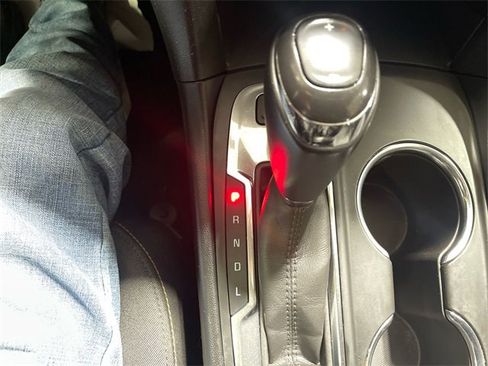 Used 2019 Chevrolet Equinox LT image 19