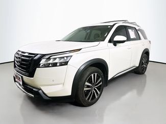 Used 2024 Nissan Pathfinder Platinum video 3