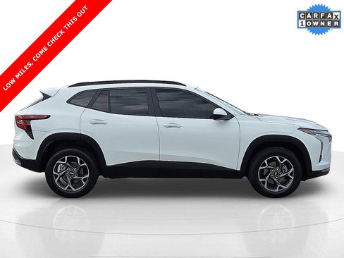 Used 2025 Chevrolet Trax LT w/ LT Convenience Package image 6