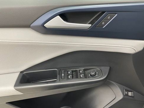 Used 2024 Volkswagen Taos SE w/ Black Wheel Plus Package image 10