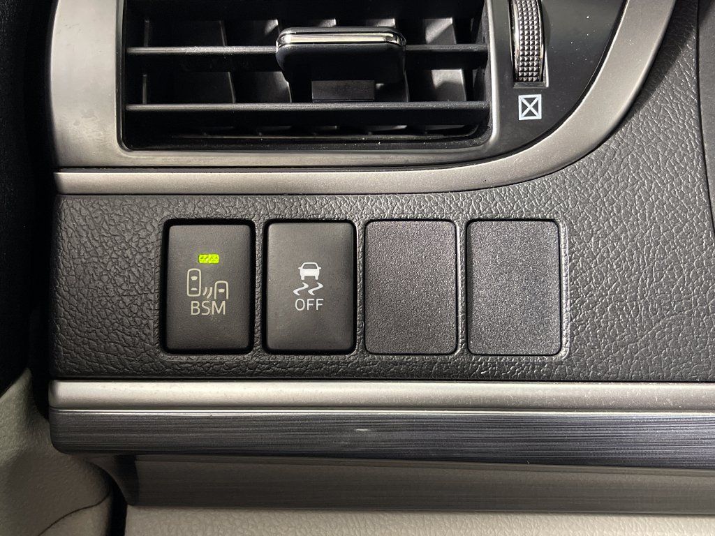 Used 2013 Toyota Camry XLE w/ Leather Pkg FWD image 30