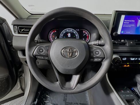 Used 2025 Toyota RAV4 XLE FWD image 18
