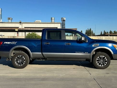 Used 2016 Nissan Titan PRO-4X w/ Pro-4x Convenience Package image 9