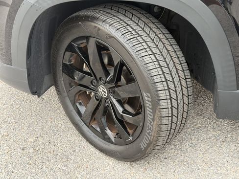 Certified 2022 Volkswagen Taos SE FWD image 32