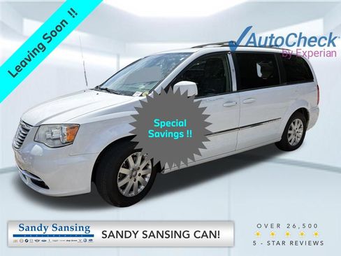 Used 2016 Chrysler Town & Country Touring FWD image 1