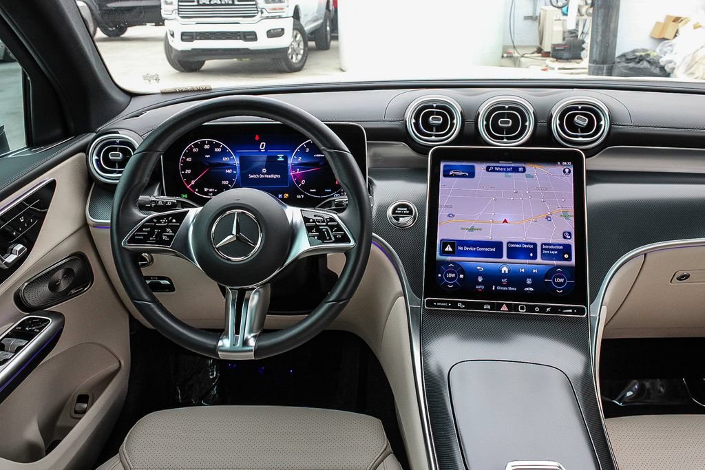 Used 2025 Mercedes-Benz GLC 300 4MATIC image 14