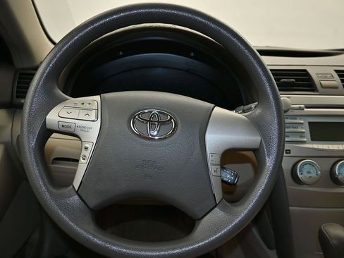 Used 2009 Toyota Camry LE FWD image 13