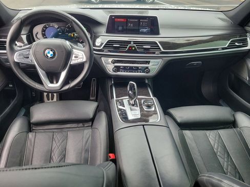 Used 2019 BMW 750i w/ Executive Package RWD image 18